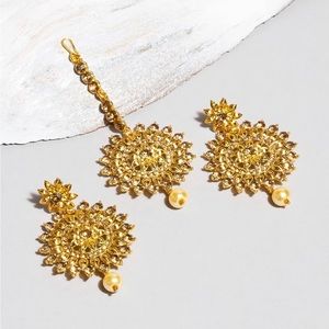 Golden Stone Round Indian Tikka and Earrings